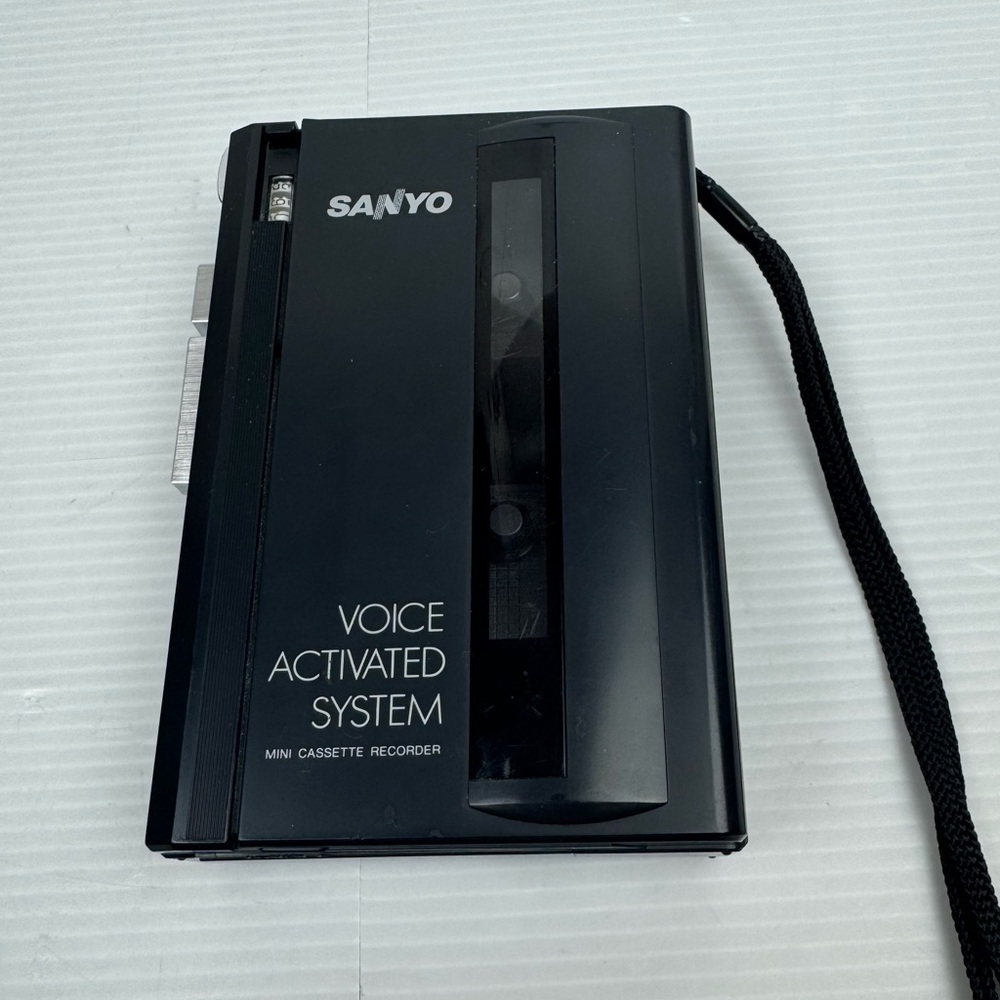VTG Sanyo M1115 Voice Activated Mini Cassette Tape Recorder & Microphone Tested